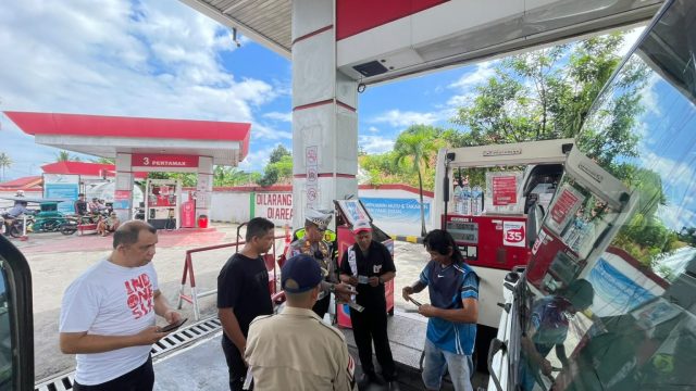 Operasi gabungan Polres Kotamobagu bersama UPTD Samsat Sulut di SPBU Matali, Selasa (16/6/2026).